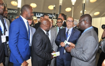 Echange avec les visiteurs du stand togolais