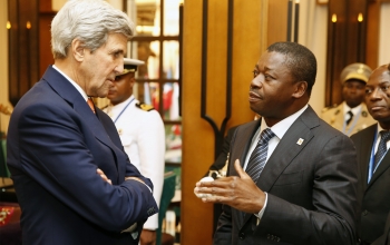 Faure GNASSINGBE et John KERRY, Secrétaire d'Etat Americain