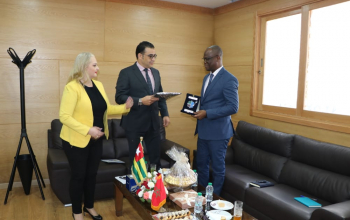 Monsieur Messan Amakoé KLUTSE, Chargé d’Affaires a.i. de l’Ambassade du Togo et Monsieur LAHOUCINE ALAYOUA, Président de la Fédération des Chambres Marocaines de Commerce, d’Industrie et de Services