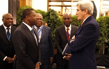 Faure GNASSINGBE et John KERRY, Secrétaire d'Etat Americain.