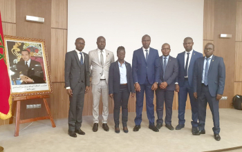 Le Chargé d'affaires et les 6 élèves douaniers de l'OTR  à la remise des diplômes de la 20 tieme promotion à Casablanca