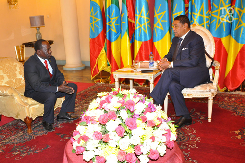  Sébadé Toba en compagnie du président éthiopien Mulatu Teshome 