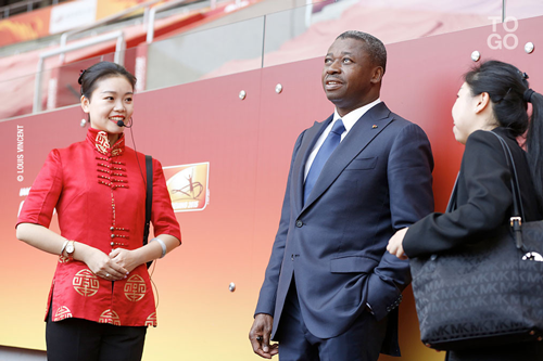  Faure visite le nouveau stade de la capitale chinoise 