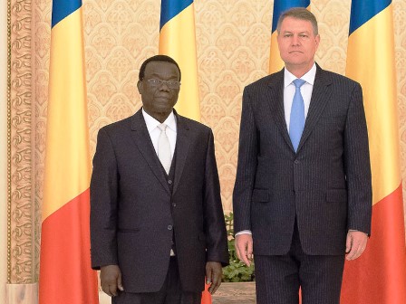 L’Ambassadeur  Dikenou et le Président Iohannis 