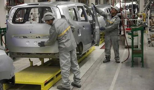  Une chaine de montage dans l'usine Renault de Tanger