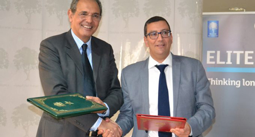  Karim Hajji, Directeur Général de la Bourse de Casablanca et Larbi Benrazzouk, Directeur Général de Maroc PME lors de la signature du partenariat, jeudi 6 octobre 2016. 